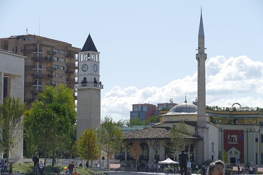 Moschee und Uhrturm in Tirana